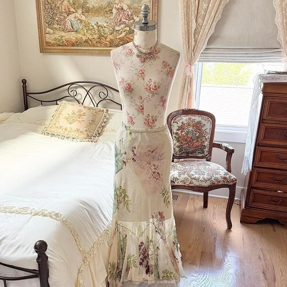 Dresses & Skirts - floral silk ruffle maxi skirt  Y2K cream floral ruffle maxi skirt